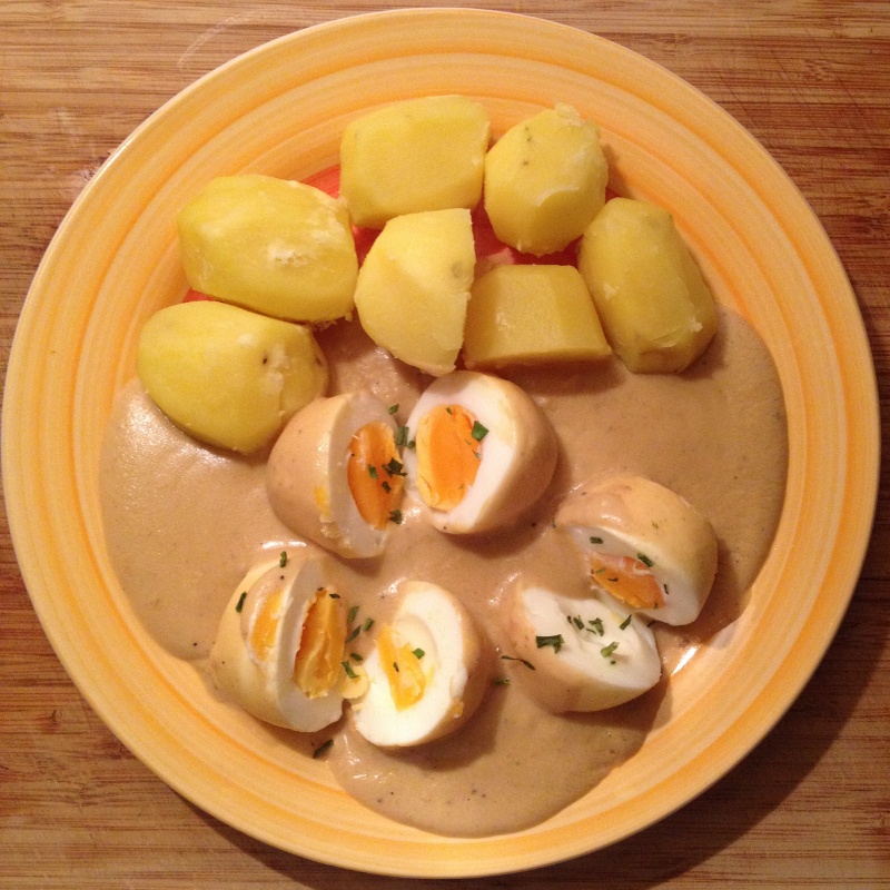 Eier mit Senfsoße