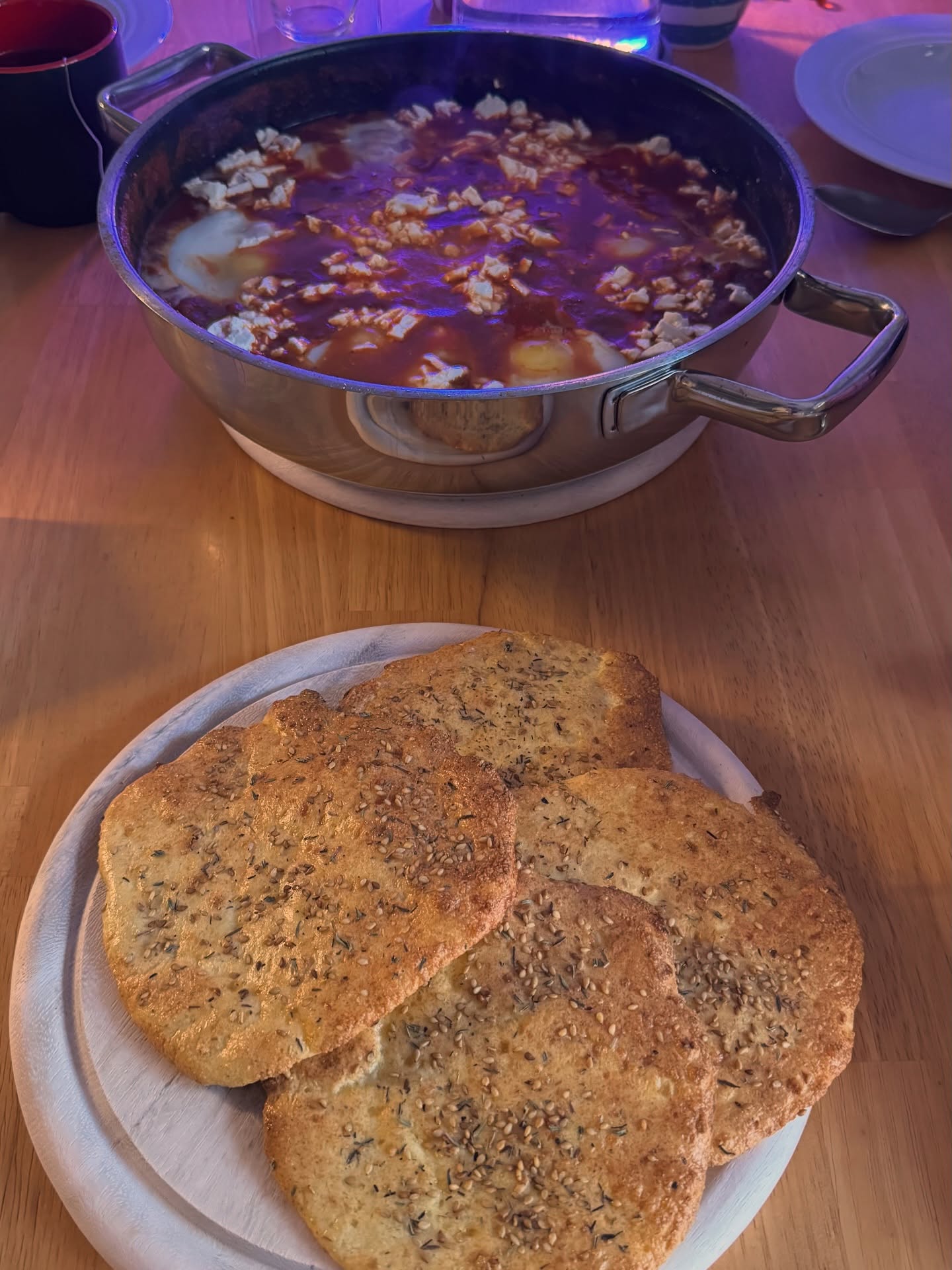 Zum Frühstück gestern gab es übrigens mal wieder eine leckere Shashuka und dazu ein Low-Carb Fladenbrot.  Das Rezept packe ich am Wochenende mal noch in den Blog.  #frühstück #lowcarb #fladenbrot #shashuka #shakshuka #shakshouka #eggs #eier #breakfast