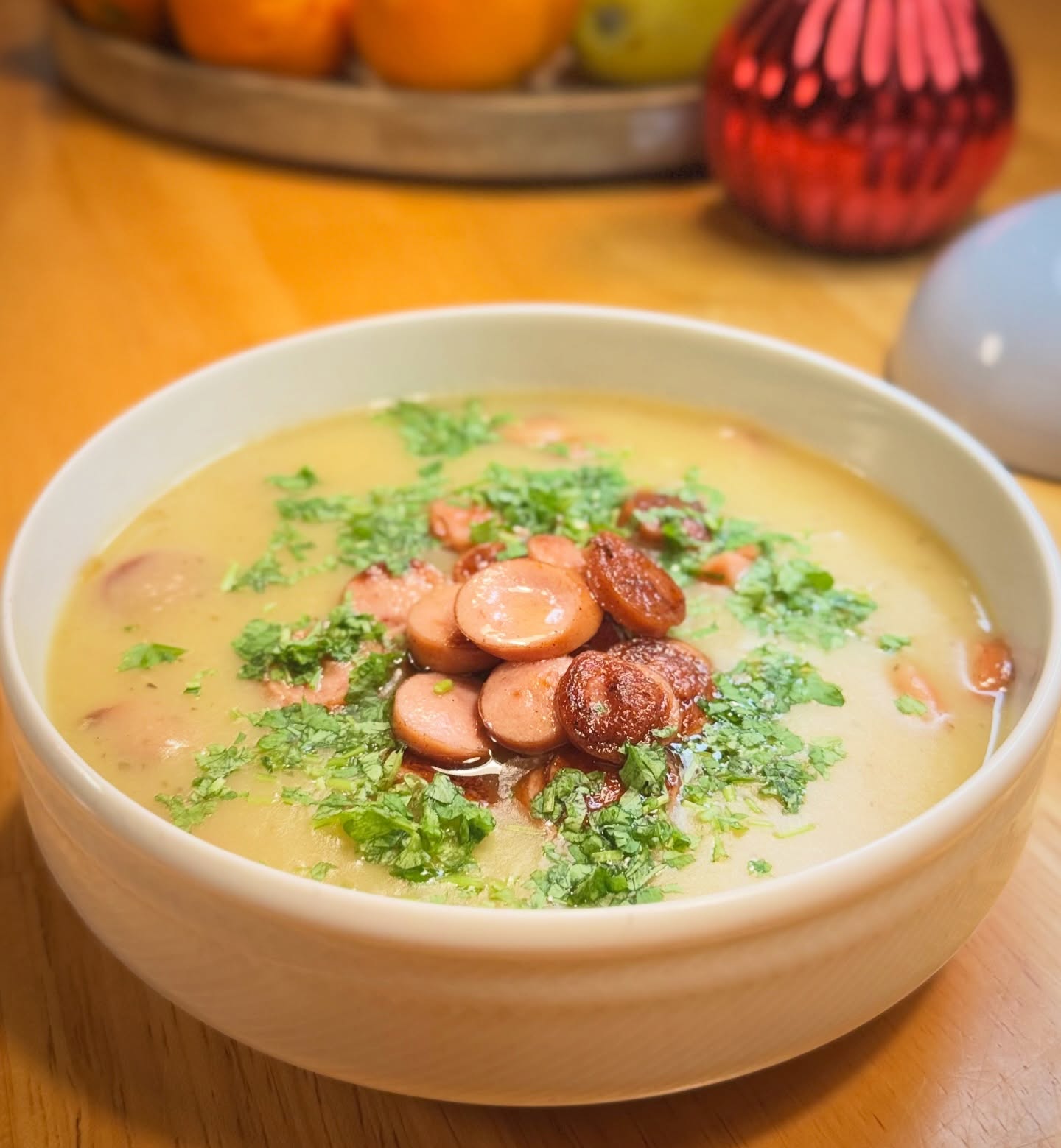 Kartoffelsuppe mit Würstchen ist bei so einem Wetter das perfekte Match. Oder was sagt ihr ?  #kartoffelsuppe #potatosoup #soulfood #gastrole