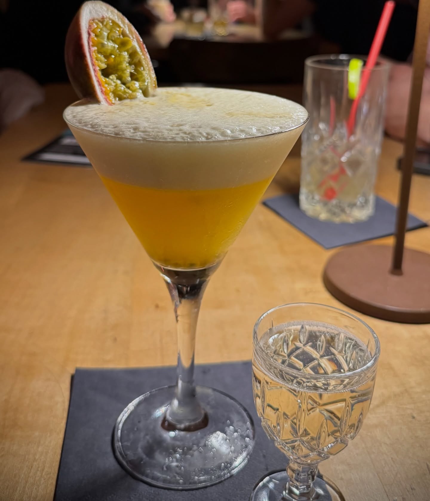 Für mich einer der geilsten Cocktails, nicht nur vom Namen her, der Pornstar Martini.  Habt ihr ihn schon mal probiert?  Im Blog steht auch das Rezept.  #pornstarmartini #cocktail #schauwaldbar #leipzig #leipziggram