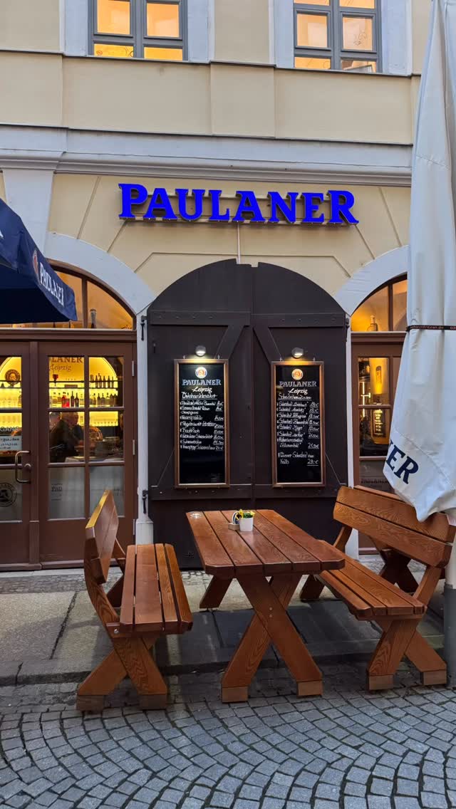 Gestern waren wir endlich mal im Paulaner zu Gast. Weiß garnicht warum wir da so lange gewartet haben. Schöne bayrische Küche und wahrscheinlich extra für mich Würzfleisch auf der Karte. Die Preise sind für ein Restaurant in der Innenstadt von Leipzig echt gut. Die Portionen nicht zu groß, so das man fast noch ein Dessert schaffen könnte.  Der Service ist sehr nett und richtig schnell. Wir kommen gerne wieder.  #leipzig #paulanerleipzig #restaurant #essengeheninleipzig