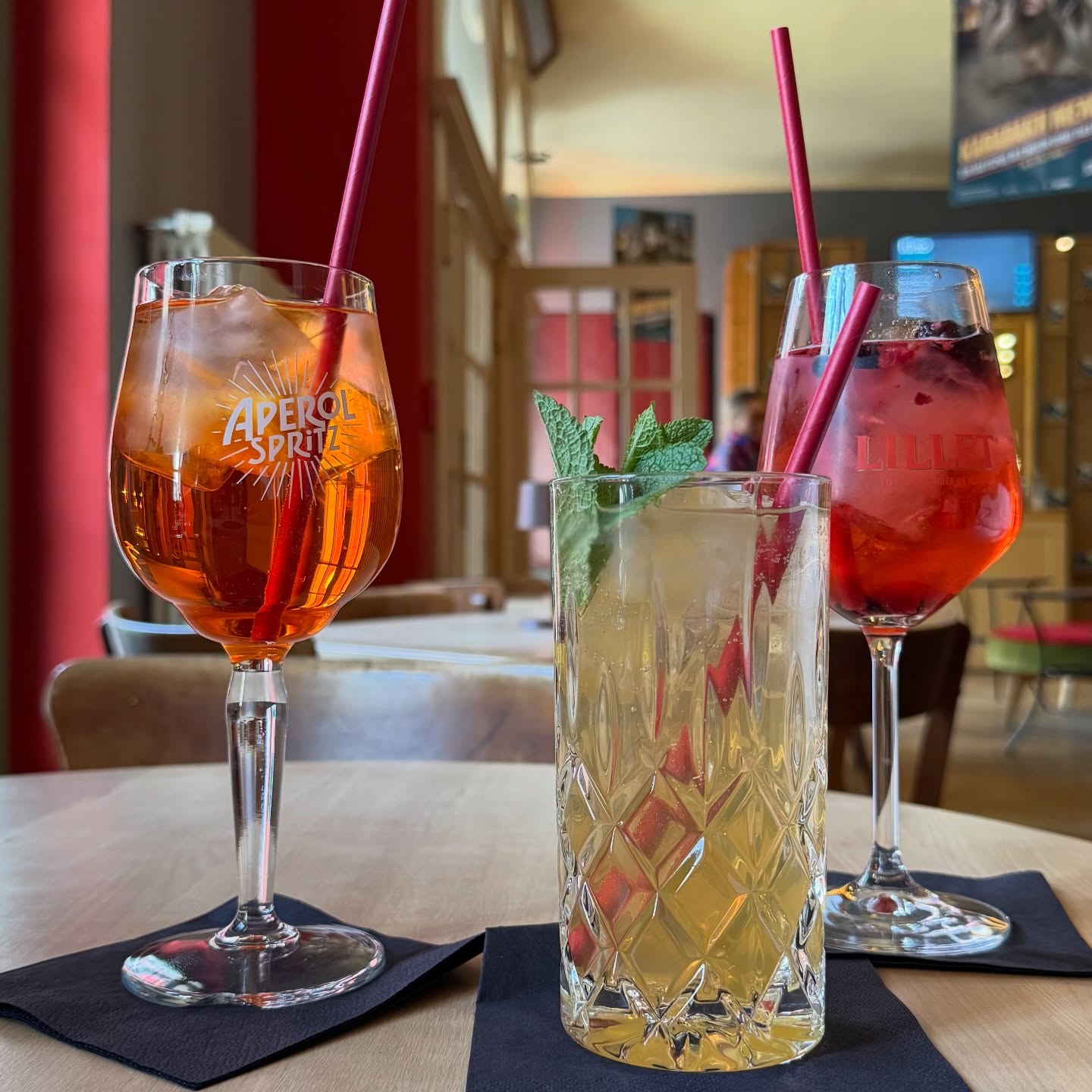 Sonntagsspaziergang mit unseren Freunden Hanka, Sören und Lasse nach Lindenau in unsere Lieblingsbar, die Schauwaldbar, und in entspannter Atmosphäre paar leckere Drinks genießen und reden.