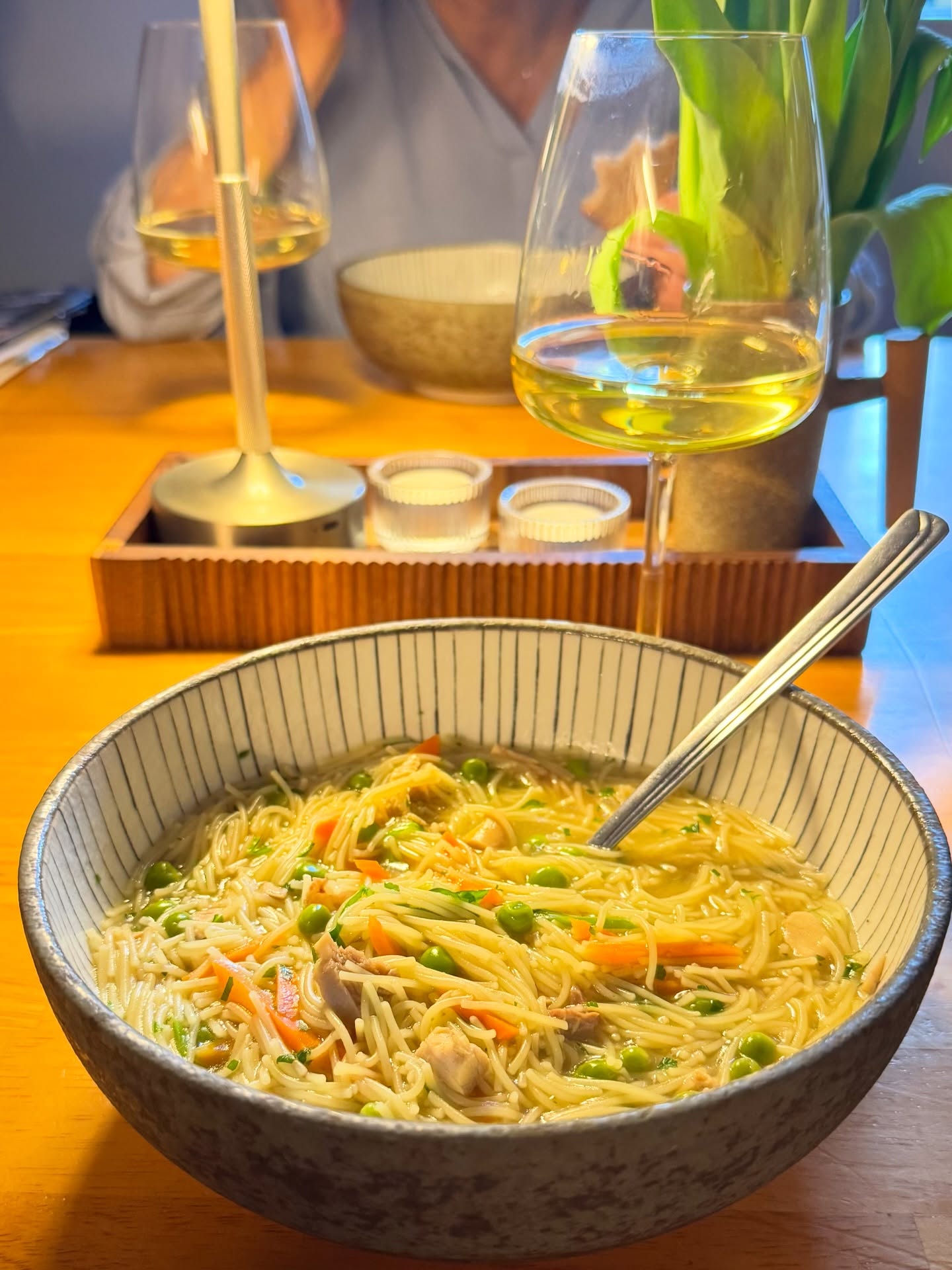 Die Frau des Hauses liebt Hühnernudeleintopf - also gab es heute ihr Wunschessen. Ist ja aber auch lecker. Oder ?  #nudeleintopf #hühnernudelsuppe #eintopf #hühnernudeleintopf #foodlover