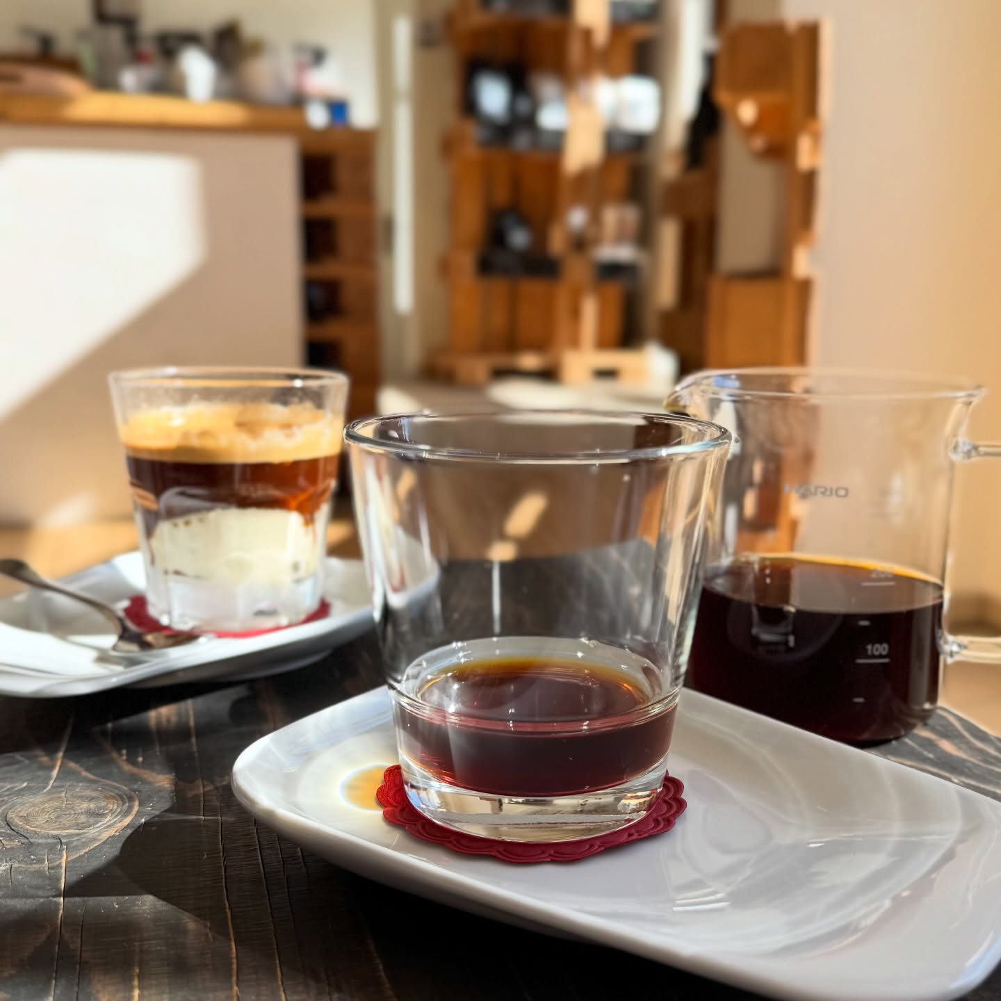 Samstagsritual wie immer in der Brühbar in Leipzig Plagwitz. Wenn wir nicht samstags bei Peter das Wochenende mit tollen Kaffeespezialitäten einläuten gibt es meist nur einen Grund - wir sind gar nicht in der Stadt.  Ansonsten findet man uns und meist viele Freunde samstags ab 10 Uhr seit über 12 Jahren in der Brühbar.  #samstagsritual #kaffee #kaffeerösterei #brühbar #brühbarleipzig